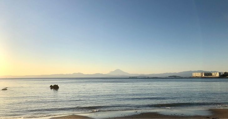 一色海岸からの富士山