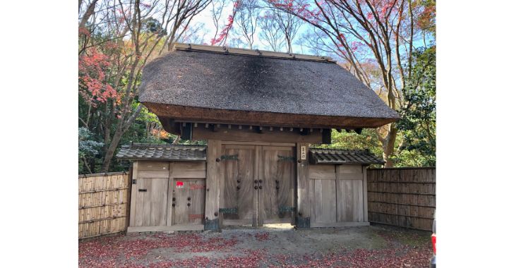 茅山荘の正門
